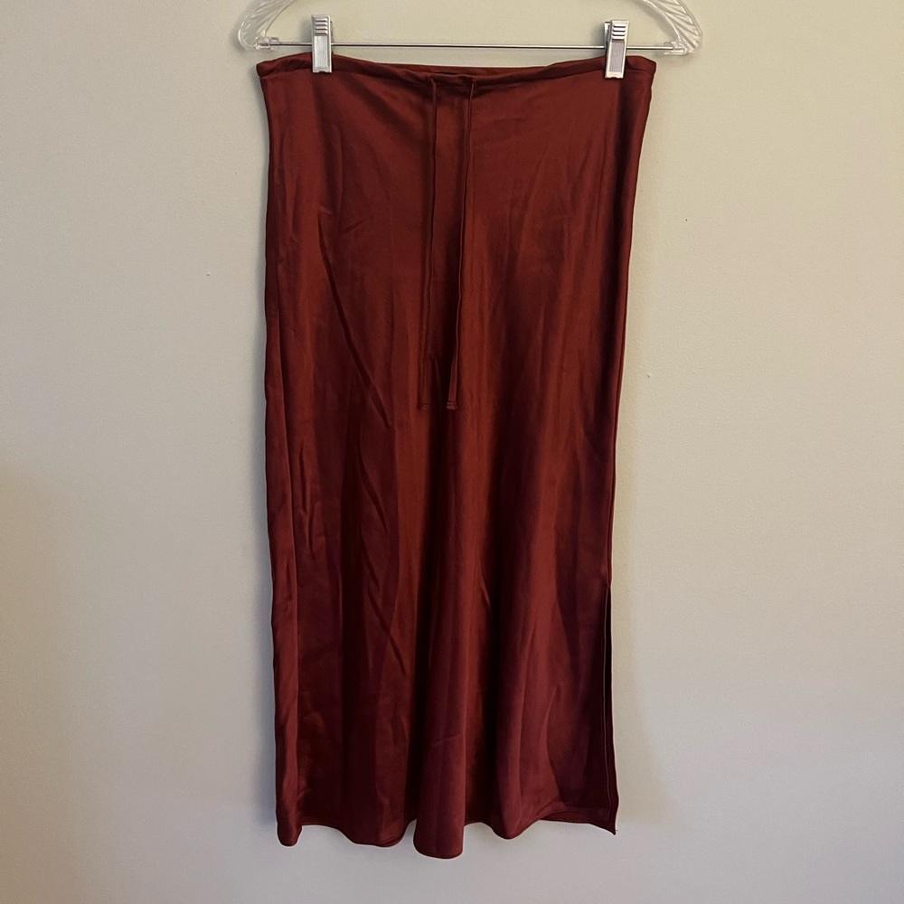 Burgundy satin mid length Madewell skirt, size 4, great condition